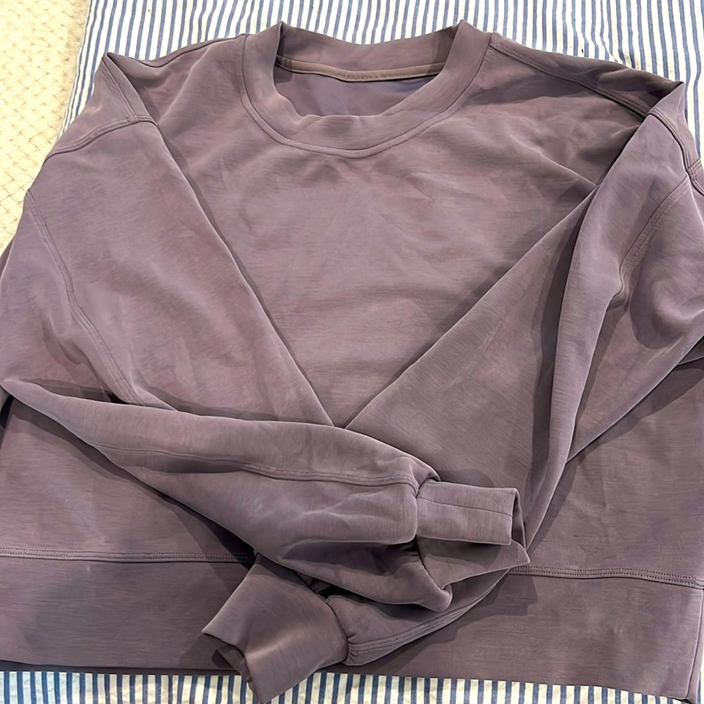 Lululemon good condition perfectly oversized cropped crew size 8